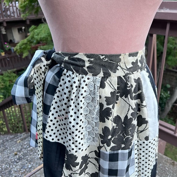 Skirt-Maxi, long Vintage, Patchwork Quilt, tie waist, step in, black & cream,MED - Picture 3 of 16